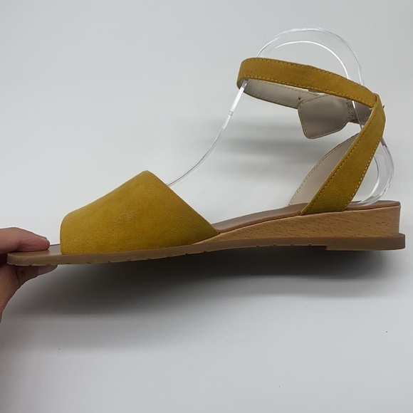 Reaction Kenneth Cole - Jolly Mustard Yellow Suede Open Toe Sandal Size 7.5 - Picture 7 of 15